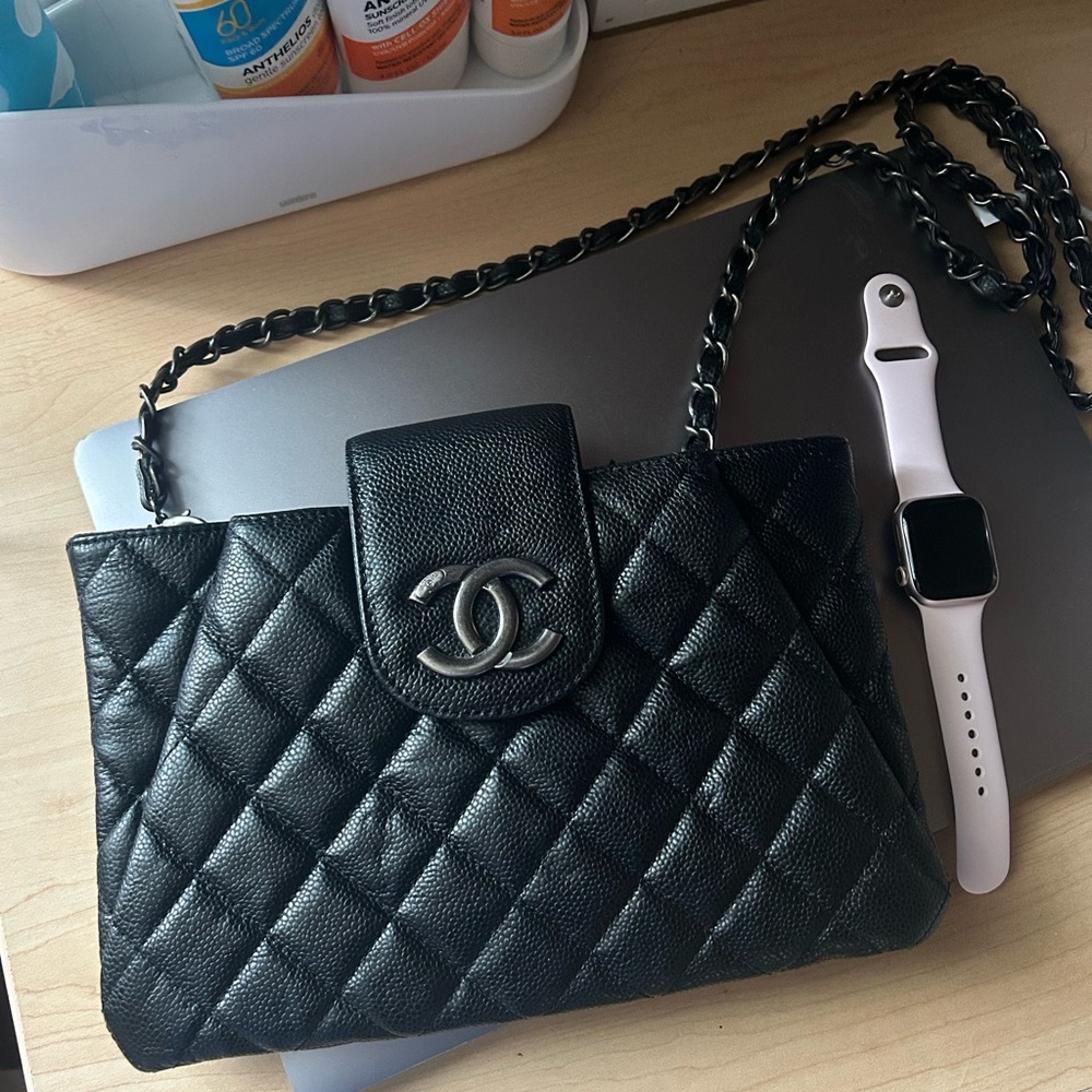 Chanel Flap Back PreOwned Black Large